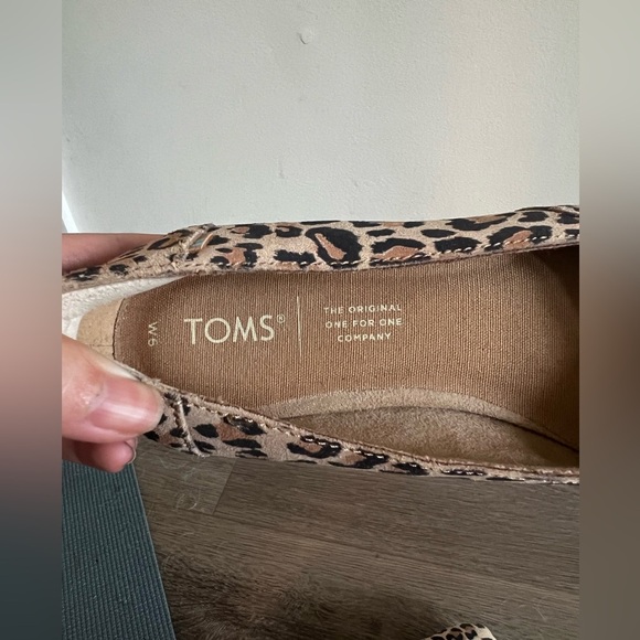 TOMS Women’s Julie Desert Tan Leopard Flats Size 6 - Picture 6 of 10